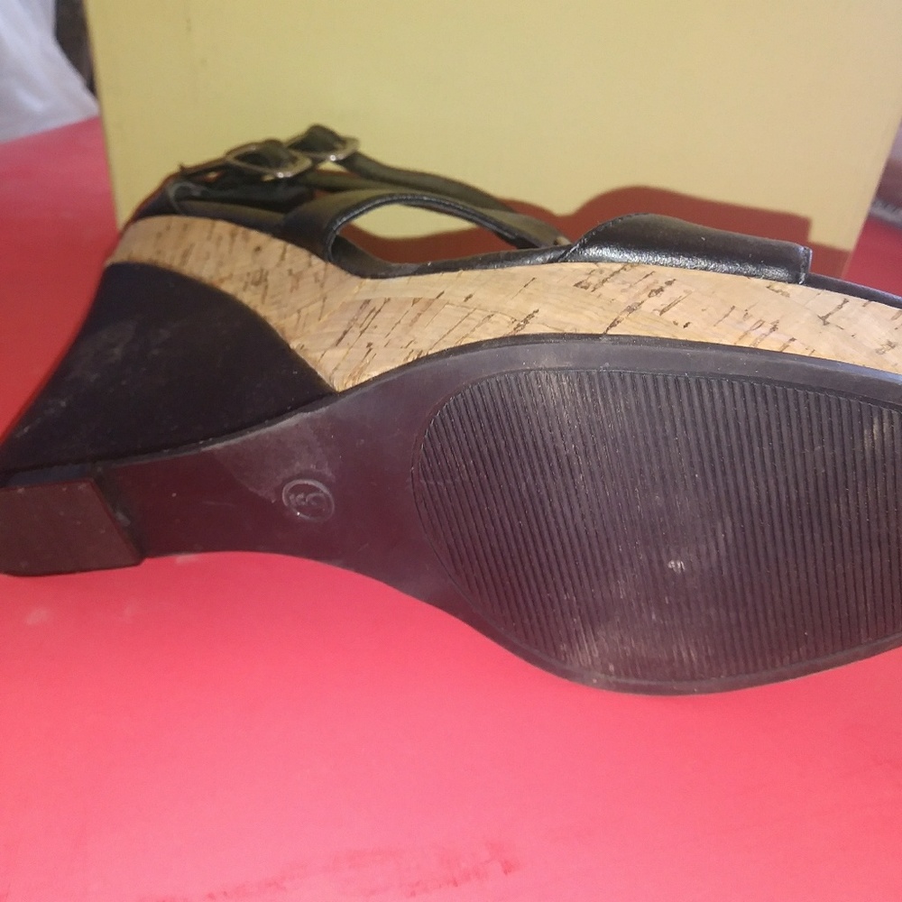 Shoes - Picture 2 of 3